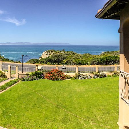On The Cliff Guest House Херманус Екстериор снимка