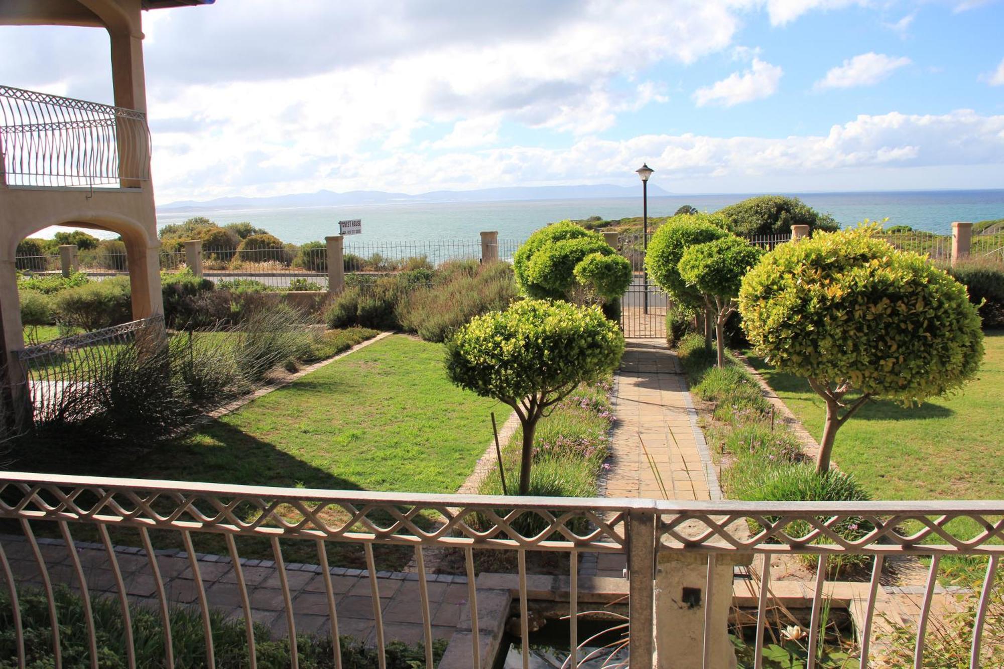 On The Cliff Guest House Херманус Екстериор снимка